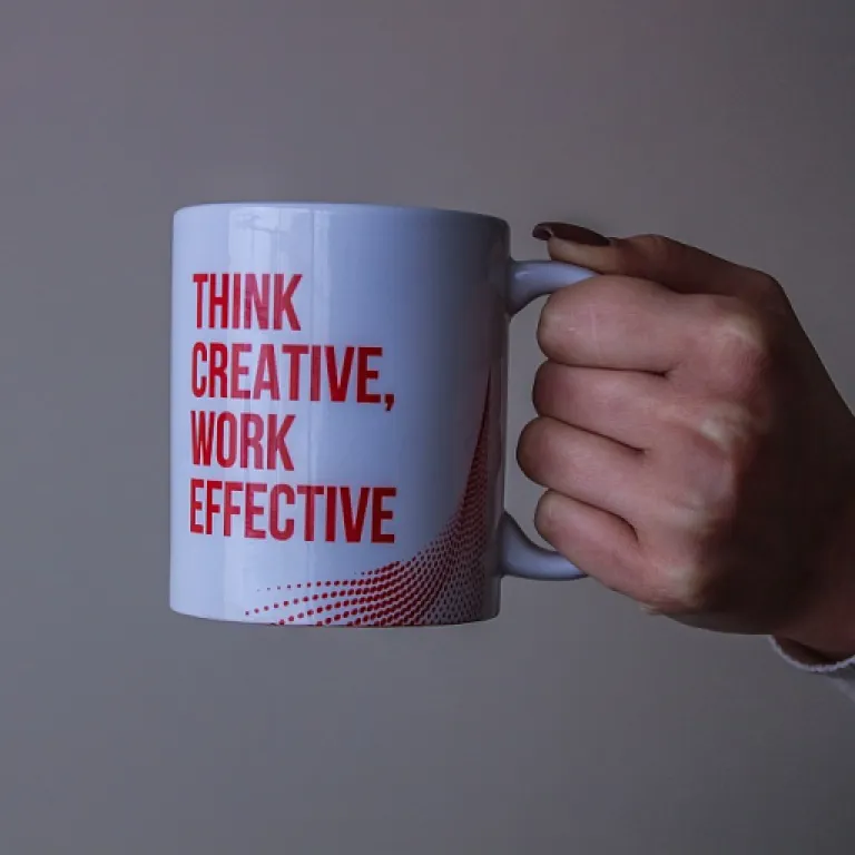 Communication du vin : stratégies éditoriales et relations presse pour valoriser un secteur sous loi Evin